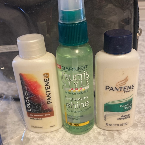 New travel bag with travel size shav. cream,disp razor,shampoo,cond.,shine spray - Picture 5 of 8